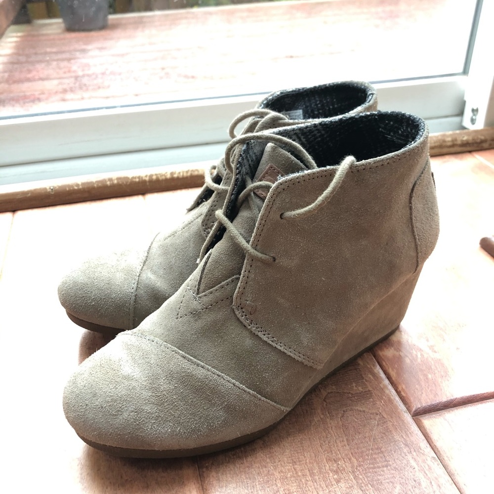 TOMS Women’s Suede Wedges